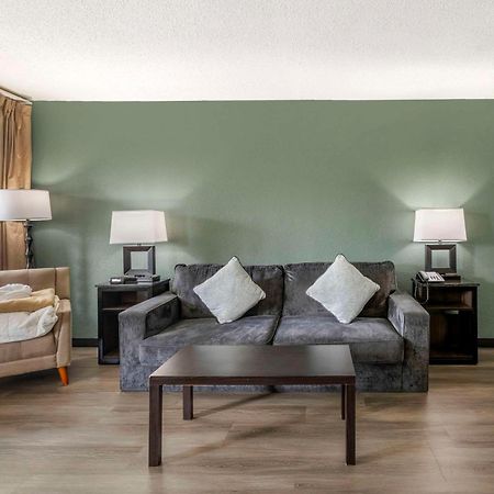 Quality Inn & Suites Santee Buitenkant foto
