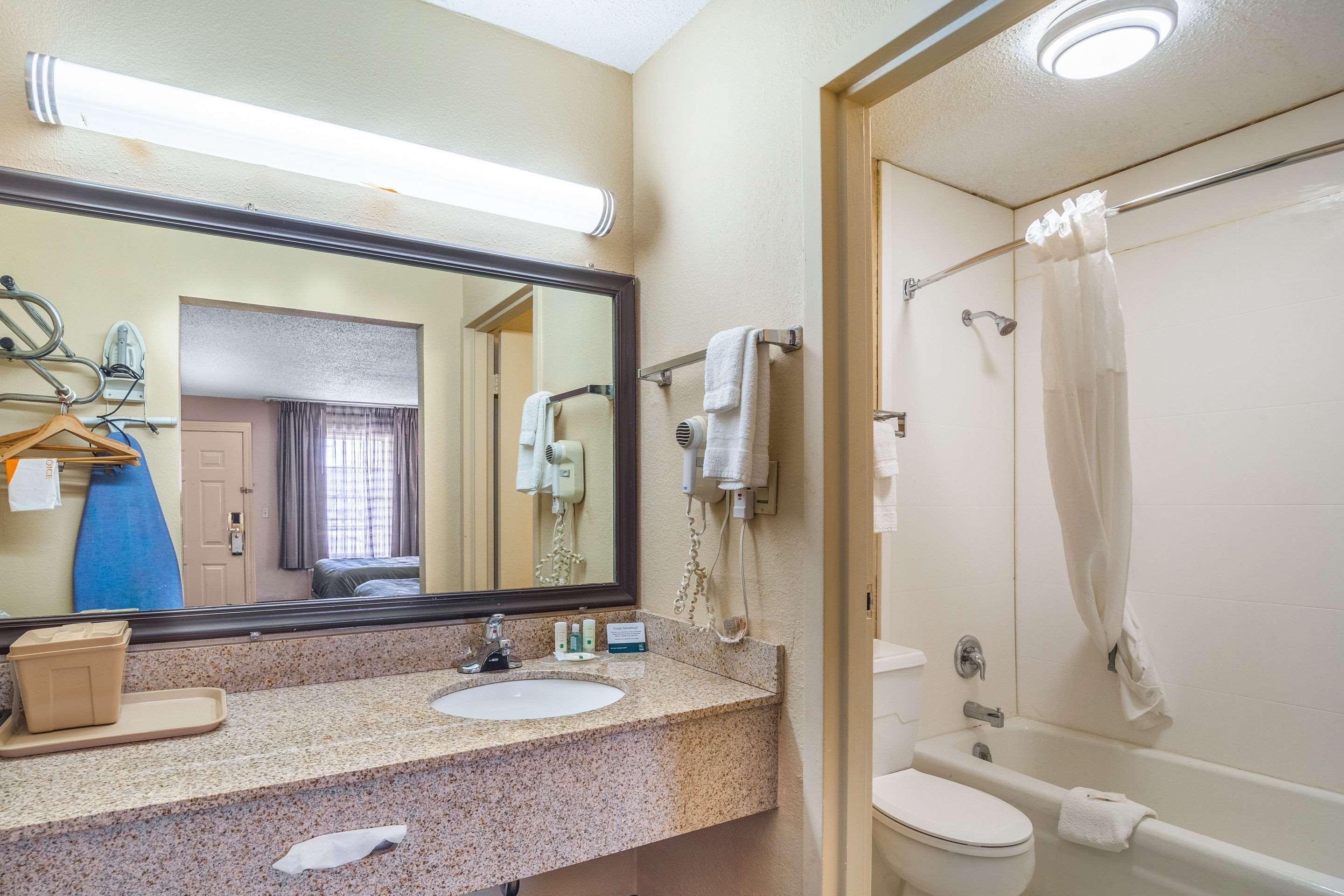 Quality Inn & Suites Santee Buitenkant foto