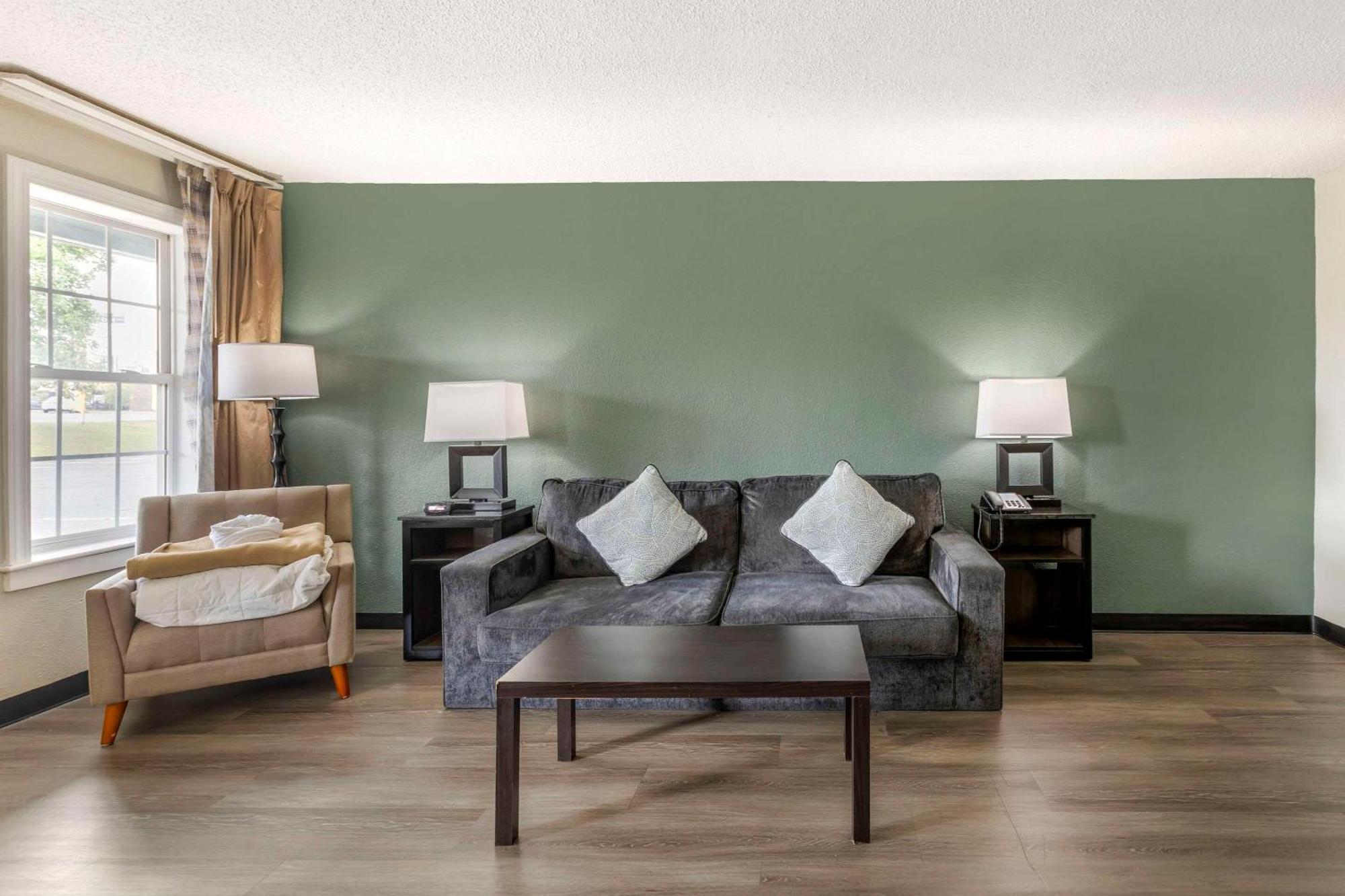 Quality Inn & Suites Santee Buitenkant foto