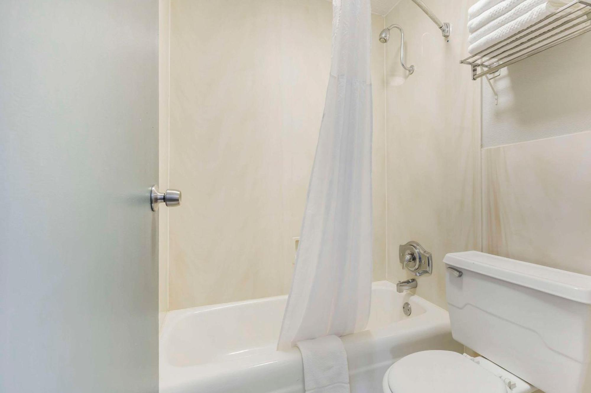Quality Inn & Suites Santee Buitenkant foto